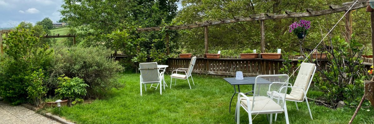 Dieses Foto zeigt den Garten des Gästehauses Haus am Zeiberberg