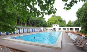 Das Foto zeigt das Thermalfreibad in Bad Bodendorf