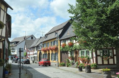Dieses Foto zeigt Fachwerkhäuser in Bad Bodendorf