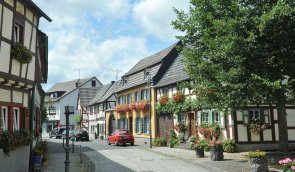 Dieses Foto zeigt Fachwerkhäuser in Bad Bodendorf