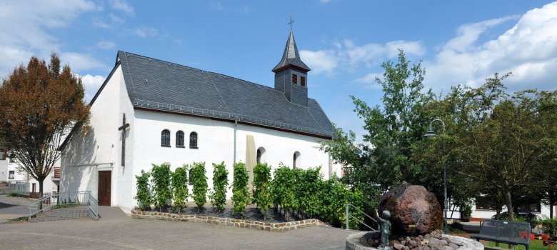 Dieses Foto zeigt den Dorfplatz in Koisdorf