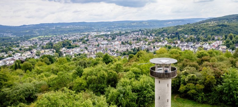 Dieses Foto zeigt den Feltenturm als Drohnenaufnahme