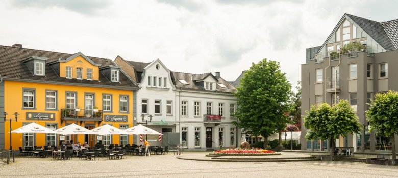 Kirchplatz Sinzig Dieses Foto zeigt den Kirchplatz in Sinzig