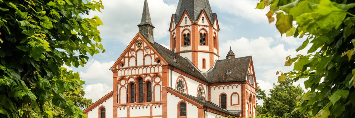 St. Peter Sinzig Dieses Foto zeigt die Pfarrkirche St. Peter Sinzig