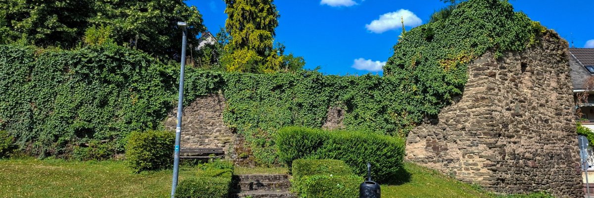 Staudtmauer in Sinzig Dieses Foto zeigt einen Teil der alten Stadtmauer in SInzig