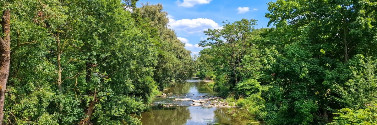 Die Ahr bei Bad Bodendorf Dieses Foto zeigt die Ahr bei Bad Bodendorf, wo auch der Ahr-Radweg entlangfließt