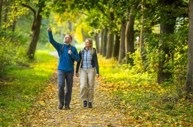 Dieses Foto zeigt Wanderer auf der AhrSchleife "RheinAhrSicht"