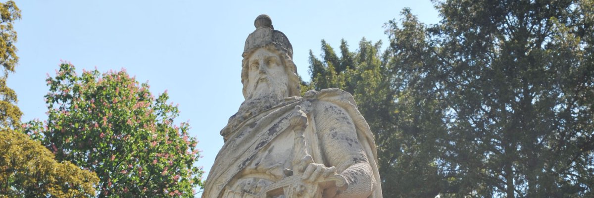 Sinzig Barbarossa Statue im Luna Park Dieses Bild zeigt Sinzigs Barbarossa Statue im Luna Park