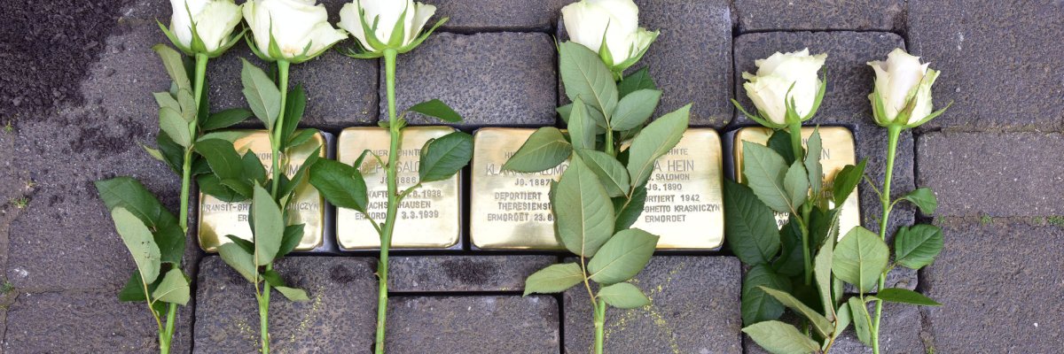 Dieses Foto zeigt die Sinziger Stolpersteine